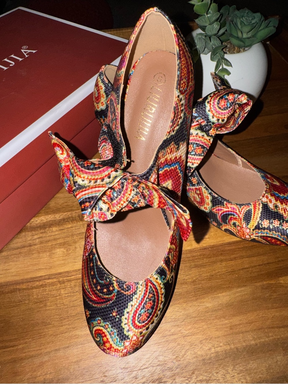 Paisley Bow Mary Jane Heels | Black and Multicolor| Brand new in box | Size 9 - Picture 3 of 7
